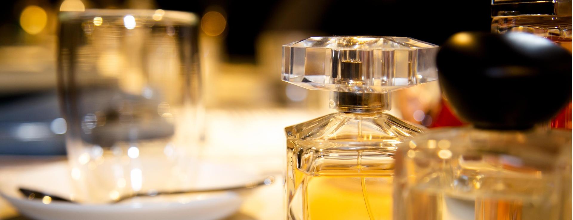 1perfumery Sales -1perfumery Sales perfume 4531274 1920